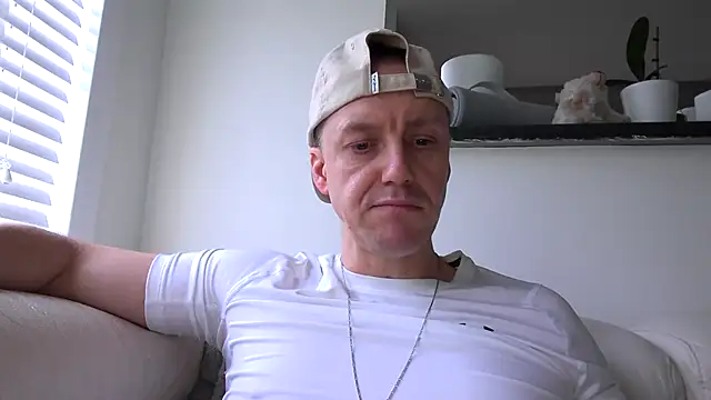 Snapshot of ploki2180 chatting on November 2, 2025, 2:52 pm ploki2180 online show from November 2, 2025, 2:52 pm