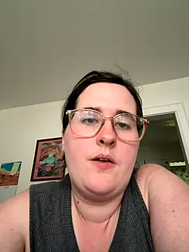 Snapshot of Luce127 chatting on September 13, 2025, 9:47 pm Luce127 online show from September 13, 2025, 9:47 pm