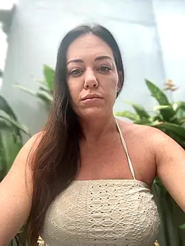 Snapshot of LilliThelo chatting on November 2, 2025, 4:48 am LilliThelo online show from November 2, 2025, 4:48 am