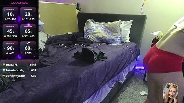 Snapshot of Blondiewithanass chatting on November 6, 2025, 2:45 am Blondiewithanass online show from November 6, 2025, 2:45 am