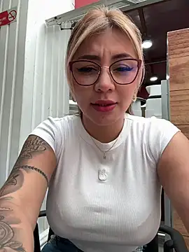 Snapshot of DIANITA_1988 chatting on December 18, 2024, 3:55 pm DIANITA 1988 online show from December 18, 2024, 3:55 pm