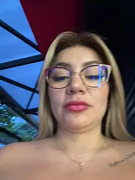 Snapshot of DIANITA_1988 chatting on December 21, 2024, 10:40 pm DIANITA 1988 online show from December 21, 2024, 10:40 pm