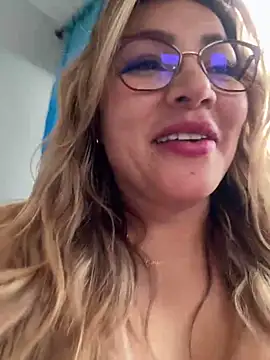 Snapshot of DIANITA_1988 chatting on January 6, 2025, 9:54 pm DIANITA 1988 online show from January 6, 2025, 9:54 pm