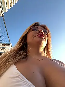 Snapshot of DIANITA_1988 chatting on January 10, 2025, 10:15 pm DIANITA 1988 online show from January 10, 2025, 10:15 pm