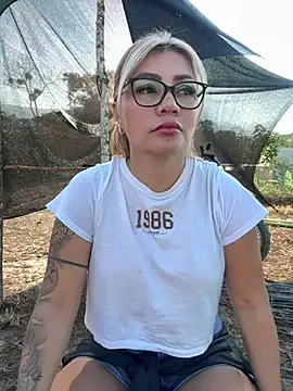 Snapshot of DIANITA_1988 chatting on February 1, 2025, 12:37 pm DIANITA 1988 online show from February 1, 2025, 12:37 pm