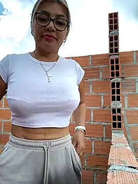 Snapshot of DIANITA_1988 chatting on February 19, 2025, 7:48 pm DIANITA 1988 online show from February 19, 2025, 7:48 pm