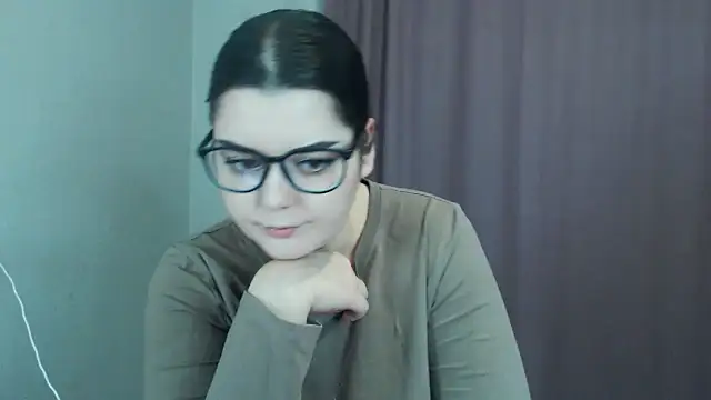 Snapshot of ohhhMie chatting on December 18, 2024, 3:11 pm ohhhMie online show from December 18, 2024, 3:11 pm