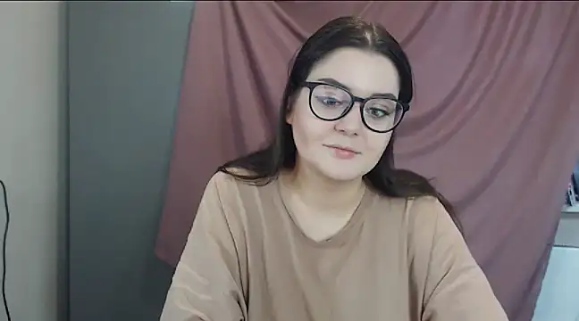 Snapshot of ohhhMie chatting on February 2, 2025, 10:13 am ohhhMie online show from February 2, 2025, 10:13 am