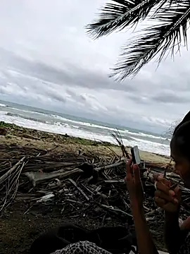 Snapshot of Luna-Natural chatting on October 24, 2025, 4:47 pm Luna-Natural online show from October 24, 2025, 4:47 pm