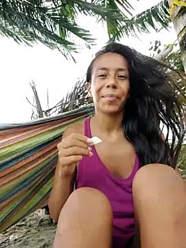 Snapshot of Luna-Natural chatting on October 27, 2025, 4:00 pm Luna-Natural online show from October 27, 2025, 4:00 pm