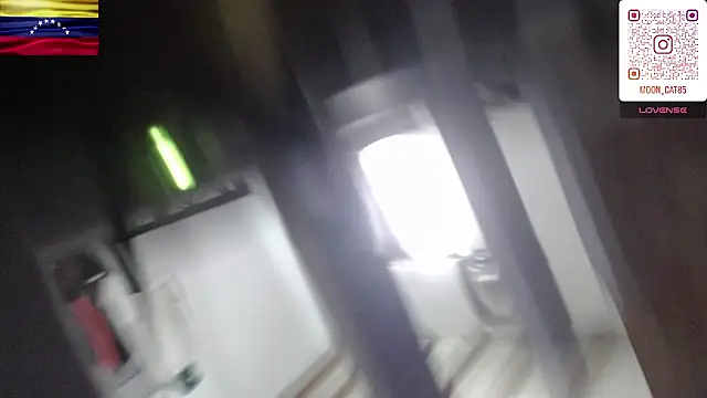 Snapshot of moon_cat85 chatting on December 27, 2024, 7:57 pm moon cat85 online show from December 27, 2024, 7:57 pm