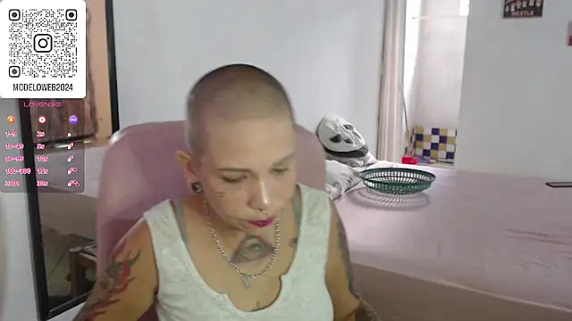 Snapshot of moon_cat85 chatting on March 16, 2025, 4:56 pm moon cat85 online show from March 16, 2025, 4:56 pm