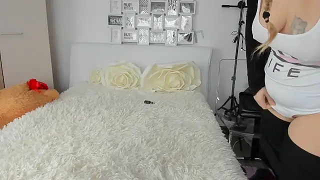 Snapshot of sweetemy4u chatting on December 27, 2024, 11:50 am sweetemy4u online show from December 27, 2024, 11:50 am