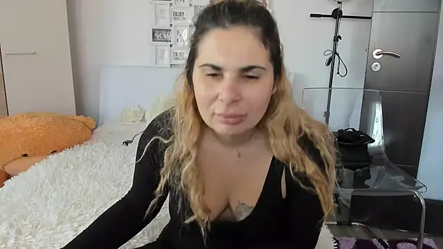 Snapshot of sweetemy4u chatting on January 6, 2025, 11:29 am sweetemy4u online show from January 6, 2025, 11:29 am