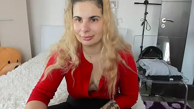 Snapshot of sweetemy4u chatting on January 7, 2025, 8:24 am sweetemy4u online show from January 7, 2025, 8:24 am