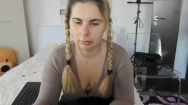 Snapshot of sweetemy4u chatting on January 9, 2025, 8:03 am sweetemy4u online show from January 9, 2025, 8:03 am