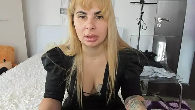 Snapshot of sweetemy4u chatting on January 11, 2025, 9:26 am sweetemy4u online show from January 11, 2025, 9:26 am