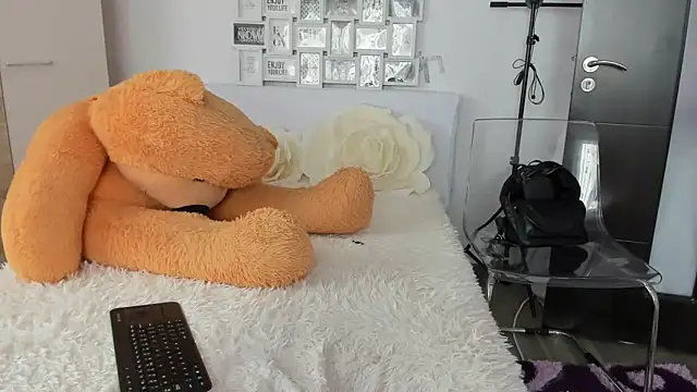 Snapshot of sweetemy4u chatting on February 18, 2025, 11:33 am sweetemy4u online show from February 18, 2025, 11:33 am