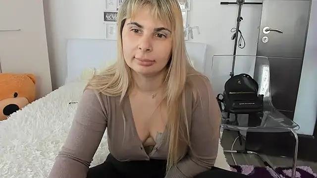 Snapshot of sweetemy4u chatting on February 20, 2025, 1:40 pm sweetemy4u online show from February 20, 2025, 1:40 pm