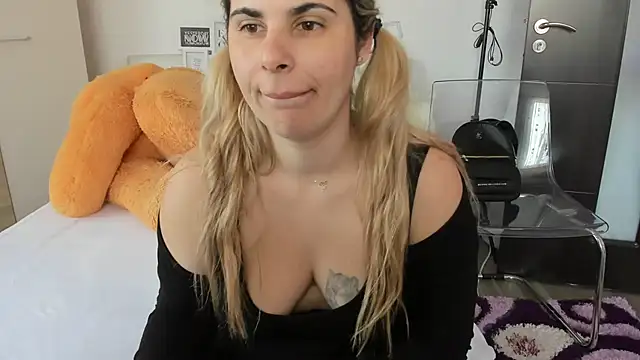 Snapshot of sweetemy4u chatting on March 22, 2025, 10:49 am sweetemy4u online show from March 22, 2025, 10:49 am