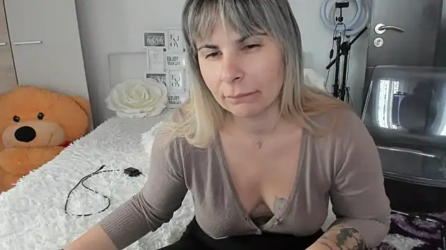 Snapshot of sweetemy4u chatting on November 18, 2025, 10:09 am sweetemy4u online show from November 18, 2025, 10:09 am