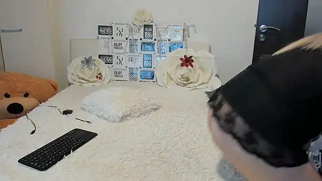 Snapshot of sweetemy4u chatting on December 14, 2025, 1:38 pm sweetemy4u online show from December 14, 2025, 1:38 pm