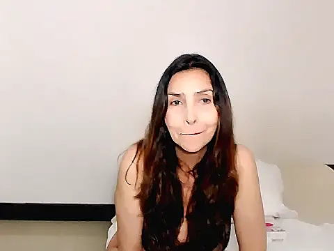 Monique kiss online show from December 1, 2025, 8:58 pm