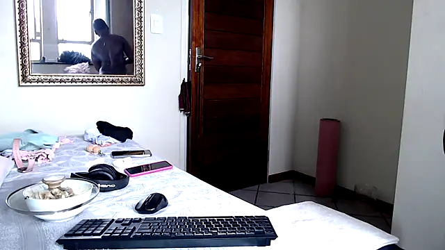 Snapshot of FitSelina66 chatting on February 28, 2025, 1:03 pm FitSelina66 online show from February 28, 2025, 1:03 pm