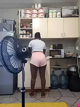 Snapshot of FitSelina66 chatting on March 1, 2025, 7:51 am FitSelina66 online show from March 1, 2025, 7:51 am