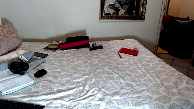 Snapshot of FitSelina66 chatting on March 18, 2025, 4:37 pm FitSelina66 online show from March 18, 2025, 4:37 pm