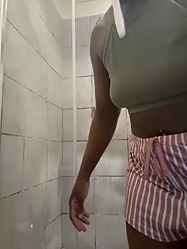 Snapshot of FitSelina66 chatting on March 19, 2025, 5:52 am FitSelina66 online show from March 19, 2025, 5:52 am