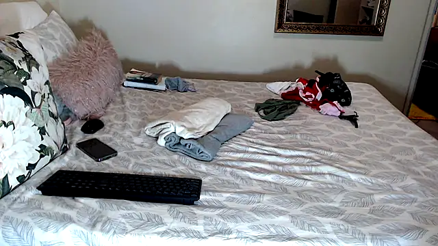 Snapshot of FitSelina66 chatting on March 19, 2025, 7:49 pm FitSelina66 online show from March 19, 2025, 7:49 pm