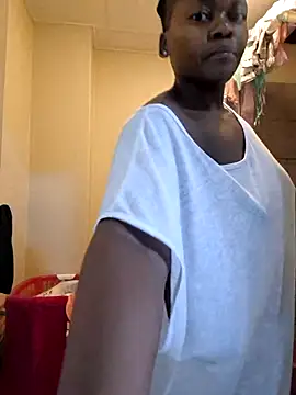 Snapshot of FitSelina66 chatting on October 11, 2025, 6:01 am FitSelina66 online show from October 11, 2025, 6:01 am