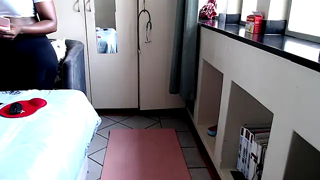 Snapshot of FitSelina66 chatting on October 12, 2025, 11:09 am FitSelina66 online show from October 12, 2025, 11:09 am