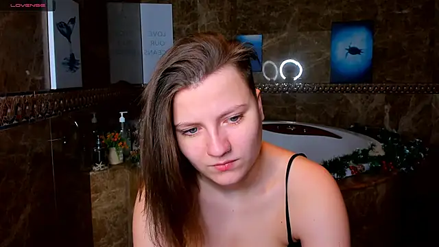 Snapshot of MelindaTin chatting on December 30, 2024, 1:26 am MelindaTin online show from December 30, 2024, 1:26 am