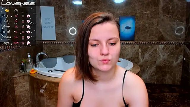 Snapshot of MelindaTin chatting on October 1, 2025, 1:00 am MelindaTin online show from October 1, 2025, 1:00 am