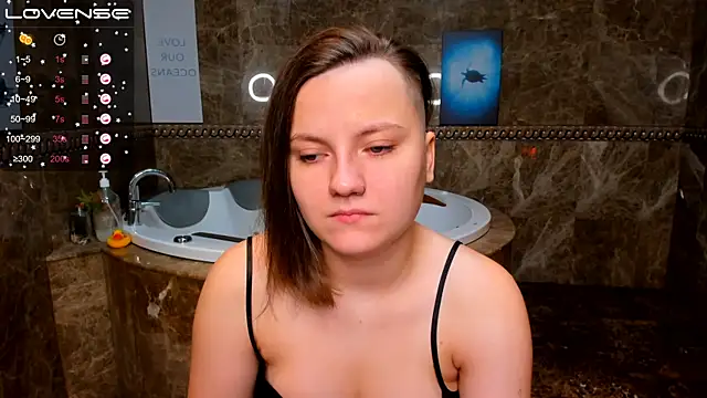 Snapshot of MelindaTin chatting on October 7, 2025, 1:25 am MelindaTin online show from October 7, 2025, 1:25 am