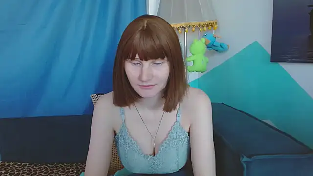 Snapshot of cornflower_mm chatting on October 17, 2025, 1:42 am cornflower mm online show from October 17, 2025, 1:42 am