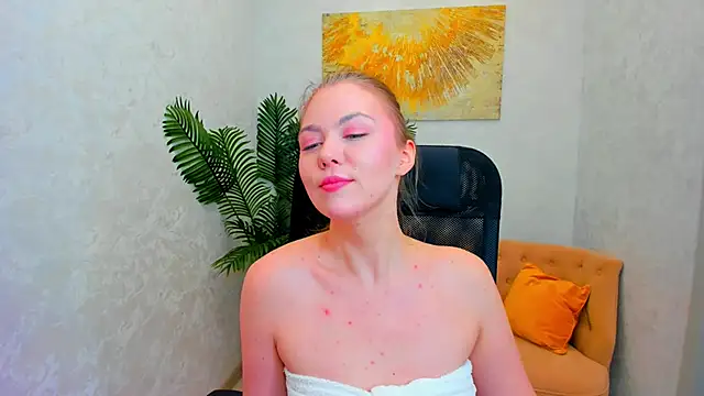 Strawberrye online show from February 3, 2025, 8:02 am