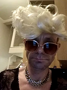 Snapshot of Pauline41 chatting on October 28, 2025, 5:04 pm Pauline41 online show from October 28, 2025, 5:04 pm