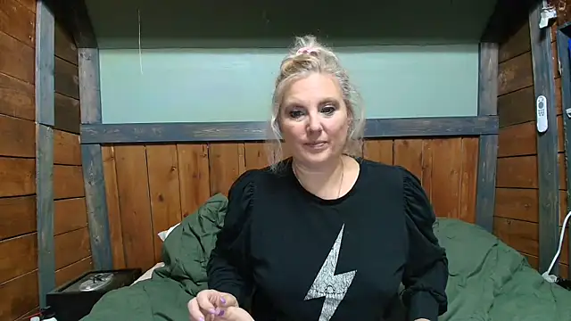 Snapshot of lisaxlovexxx chatting on October 7, 2025, 4:59 pm lisaxlovexxx online show from October 7, 2025, 4:59 pm