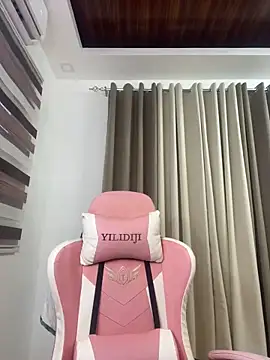 Snapshot of Bombshell_Ashy chatting on January 22, 2025, 7:25 am Bombshell Ashy online show from January 22, 2025, 7:25 am