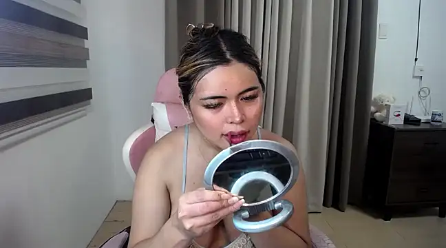 Snapshot of Bombshell_Ashy chatting on February 24, 2025, 3:20 pm Bombshell Ashy online show from February 24, 2025, 3:20 pm