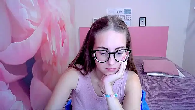 Snapshot of AliceAdams chatting on December 6, 2024, 11:22 am AliceAdams online show from December 6, 2024, 11:22 am