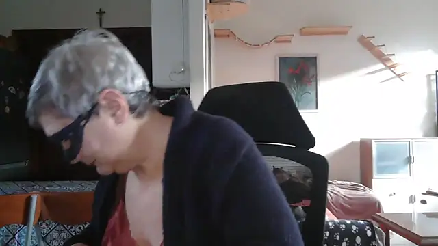 Snapshot of simona60 chatting on December 18, 2024, 2:28 pm simona60 online show from December 18, 2024, 2:28 pm