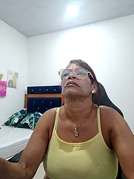 BustyMilf  online show from October 21, 2025, 1:01 pm