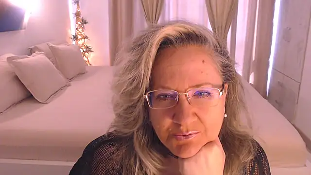 Snapshot of Raisshy chatting on November 1, 2025, 11:01 am Raisshy online show from November 1, 2025, 11:01 am