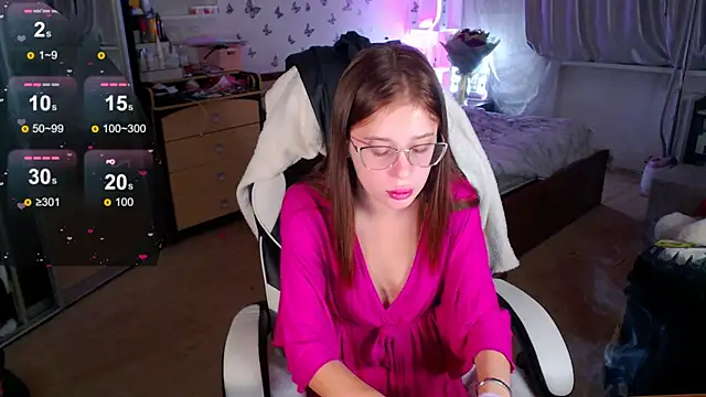 Snapshot of Kira_honeyy chatting on October 10, 2025, 4:33 am Kira honeyy online show from October 10, 2025, 4:33 am