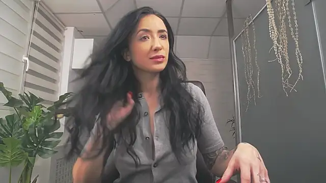 GlamKate online show from December 15, 2025, 4:28 am