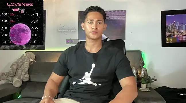 Snapshot of BenjaminCooperk chatting on March 21, 2025, 5:11 am BenjaminCooperk online show from March 21, 2025, 5:11 am